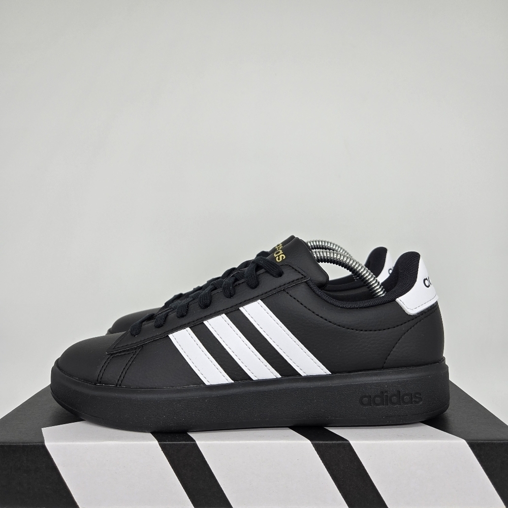 Adidas Women's Grand Court 2.0 JH7243 Black White Women's Shoes Size 6 New